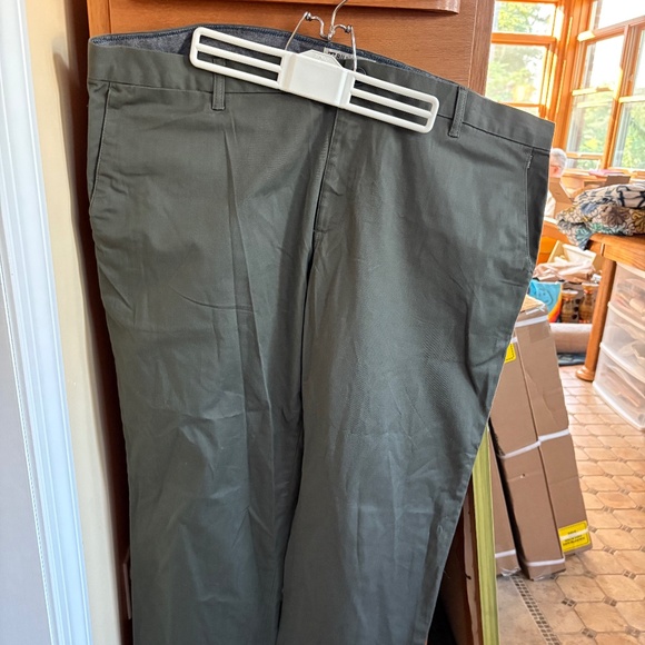 Billabong Size 44 Khaki Khakis - Picture 1 of 1